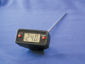 ROTARY HEAD DIGITAL TRACEABLE THERMOMETER w/5 in. PROBE